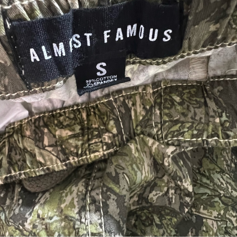 Almost Famous Green Camouflage Cargo Pants size 28 Waist Stretch - Picture 5 of 12